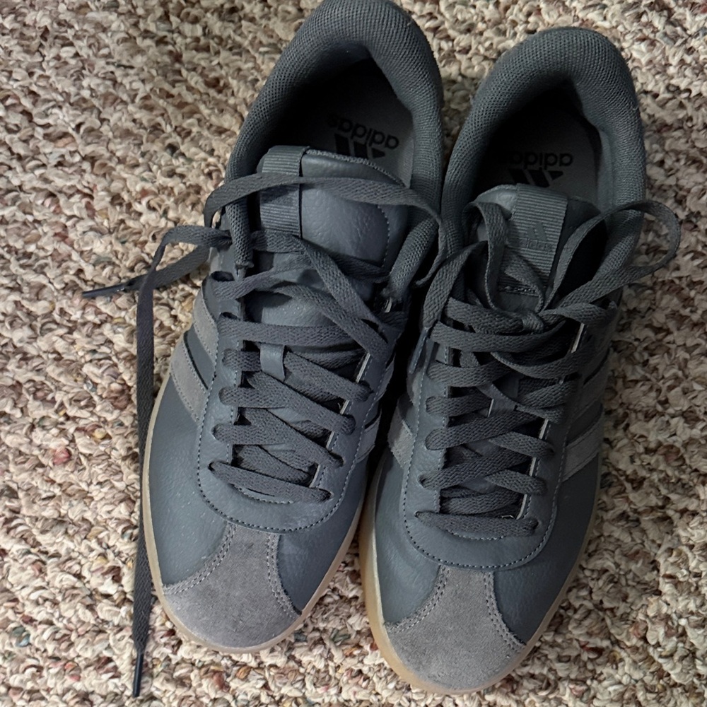 Adidas Men’sGrey Sneakers -Unisex style